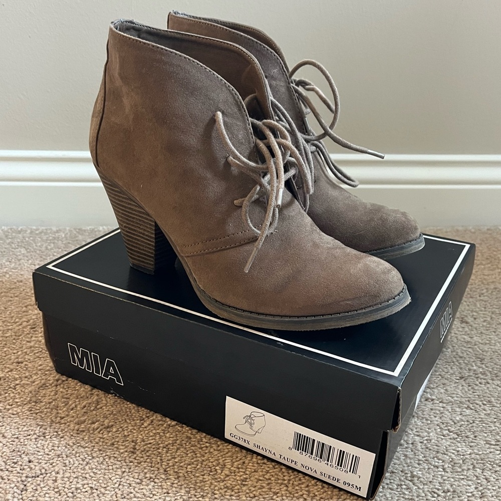 MIA Shayna Taupe Nova Suede boot/heels, size 9&1/2 M